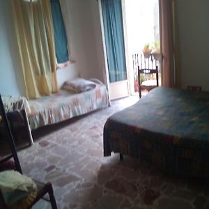 Room In Guest Room - Cozy Large Room For Five People
